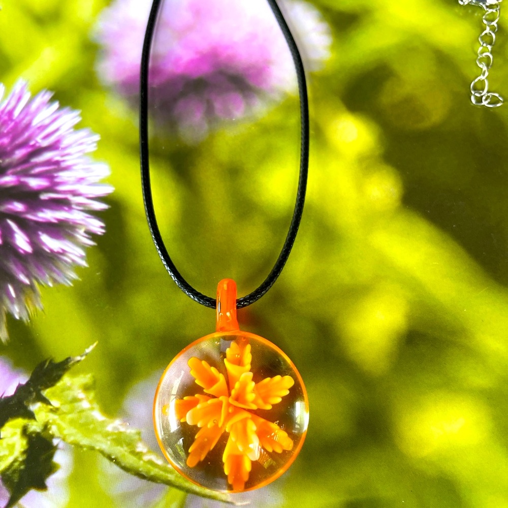 ✔️✔️Orange Artglass Floral Pendant Necklace